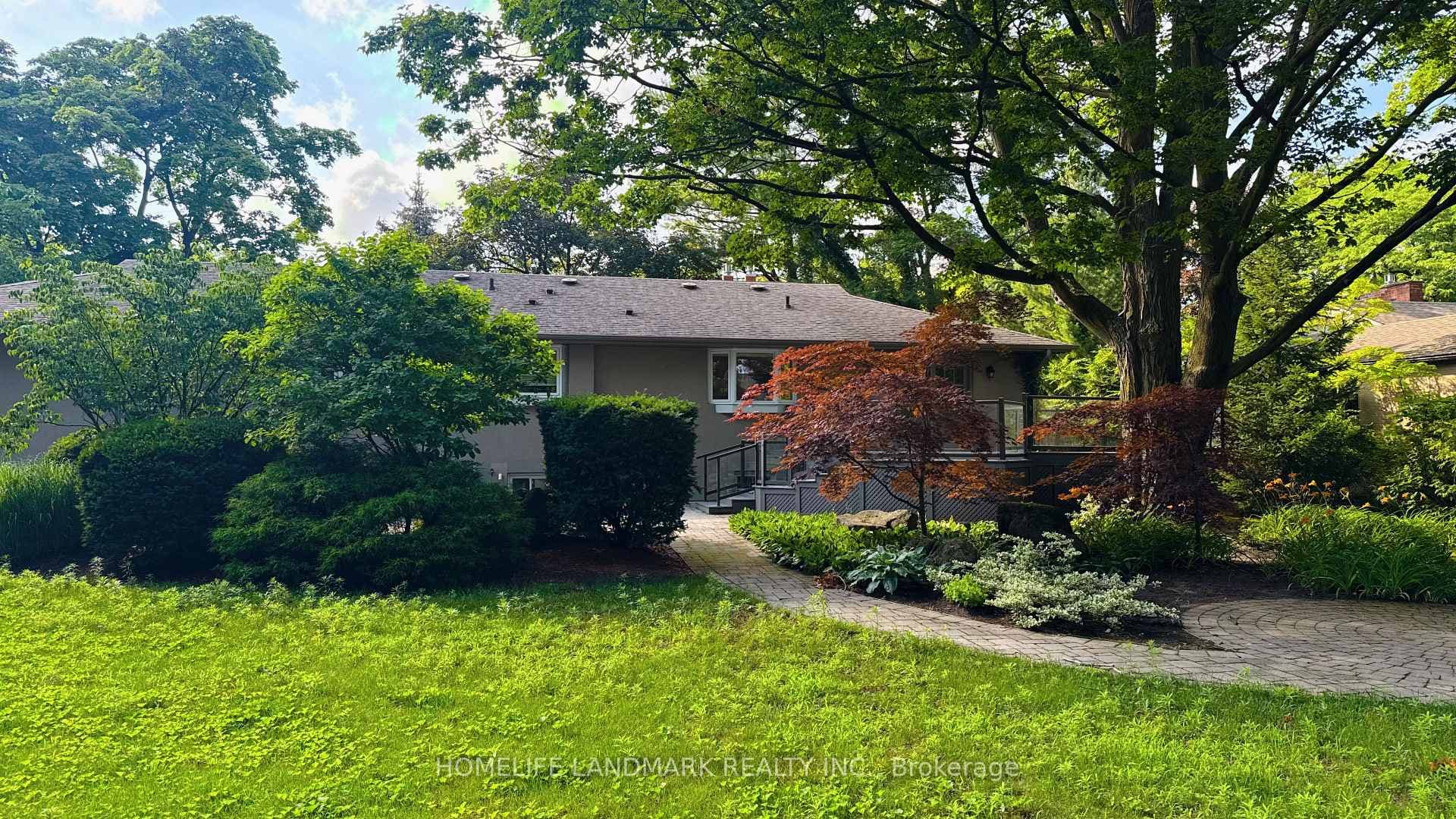 2062 GLENFOREST Crescent photo 21