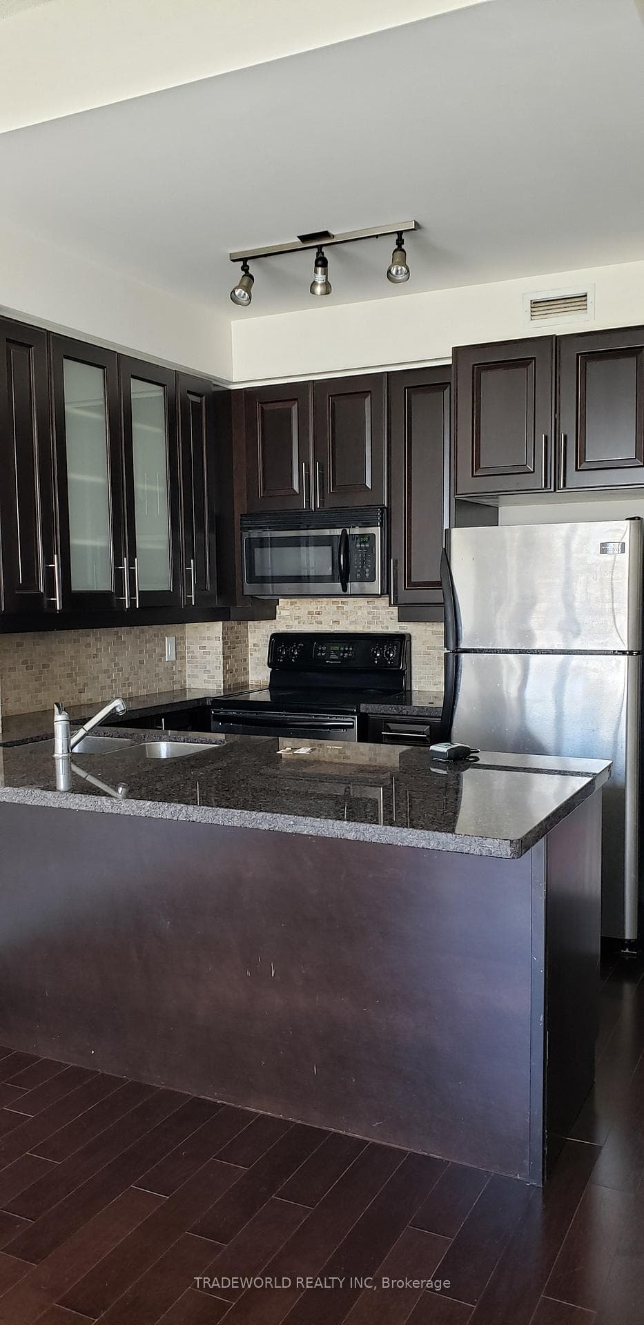 39 Upper Duke Crescent Unit 719 photo 4