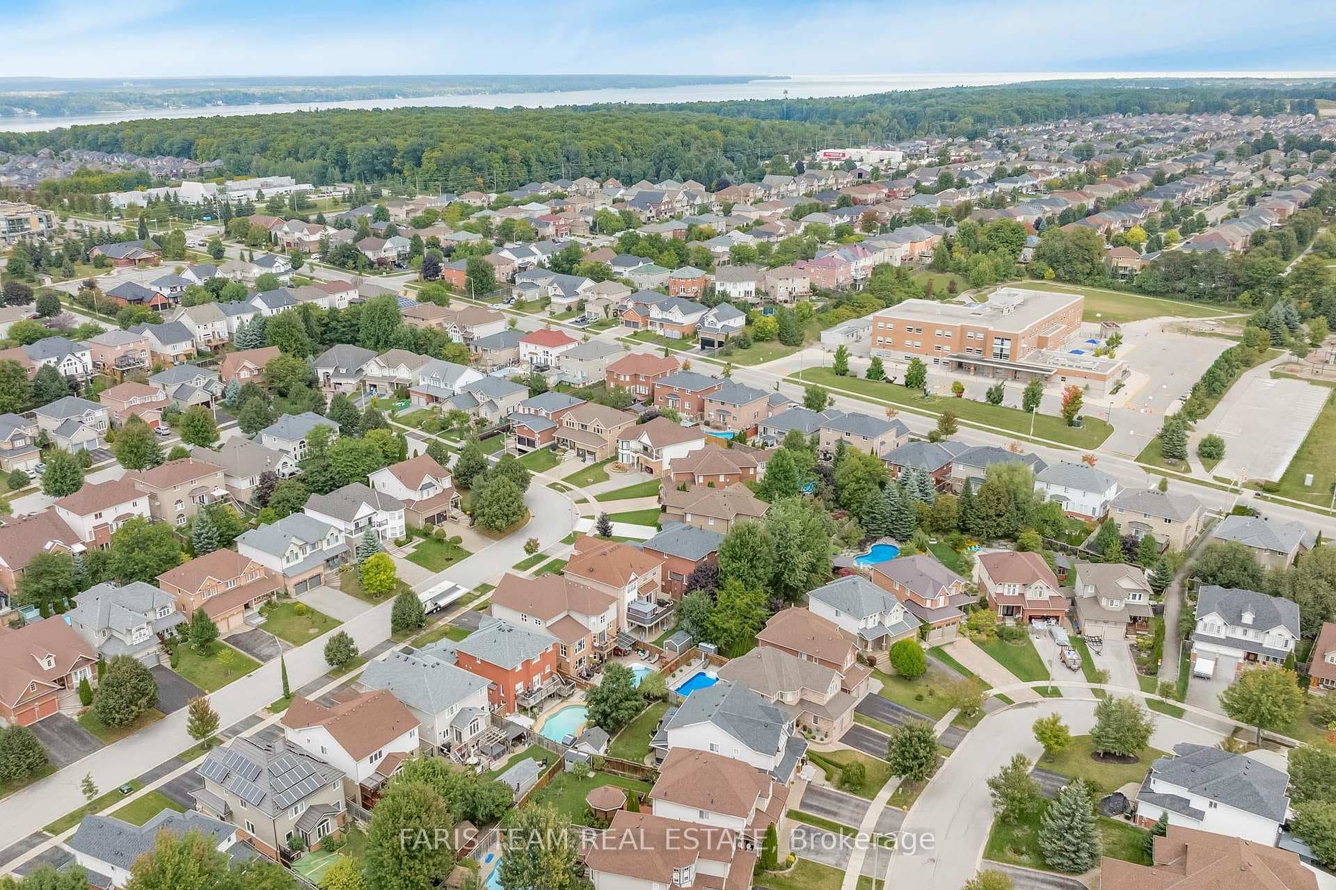 48 Windsor Crescent photo 23