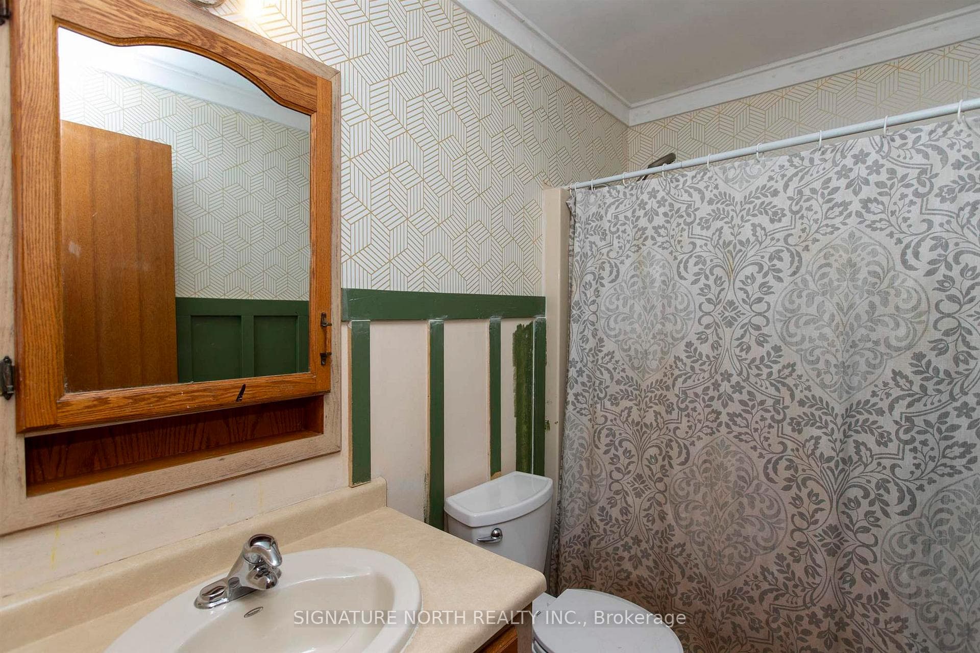 767 James Street photo 16