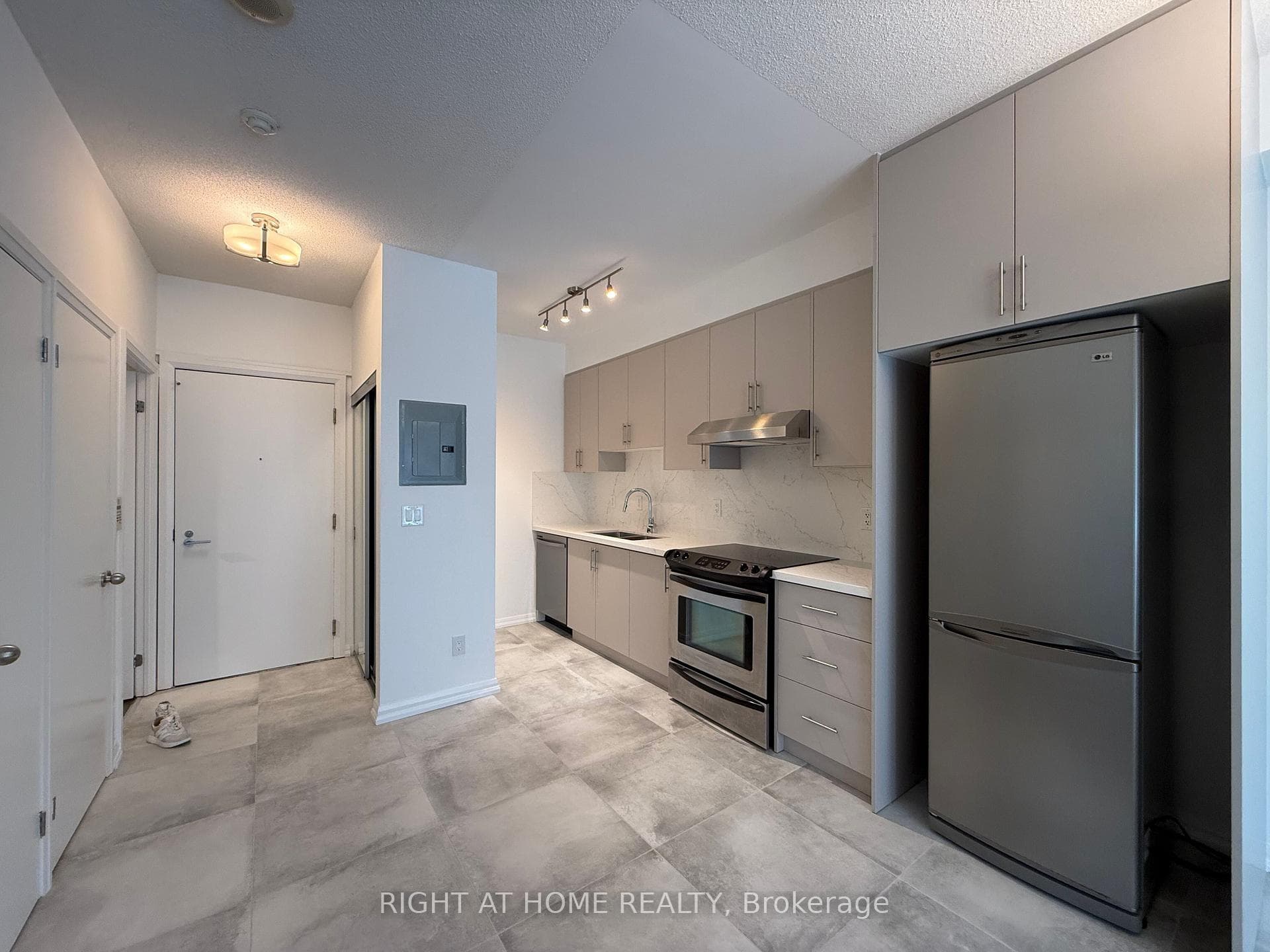 111 Elizabeth Street Unit 1118 photo 2