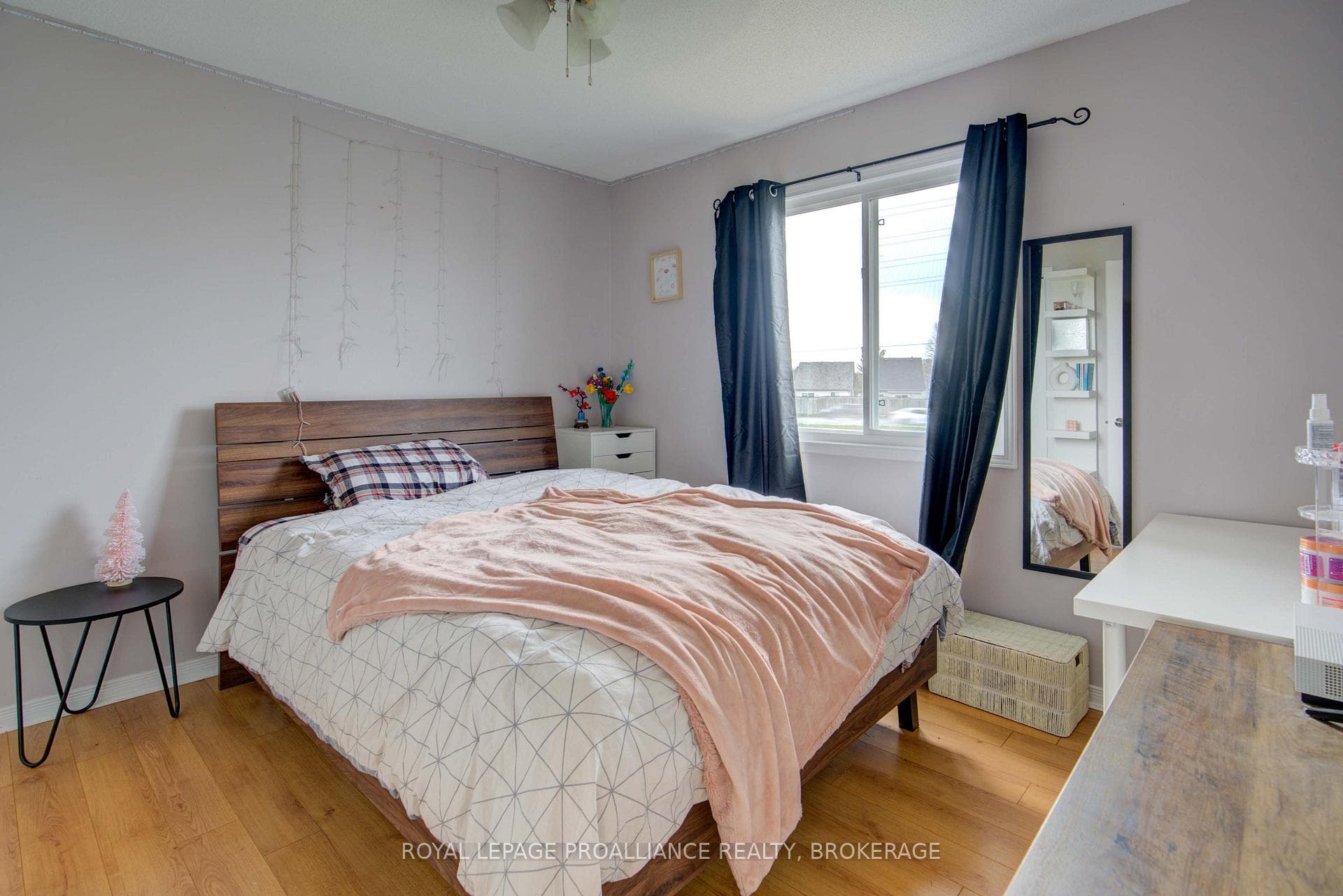 2177 Swanfield Street photo 31