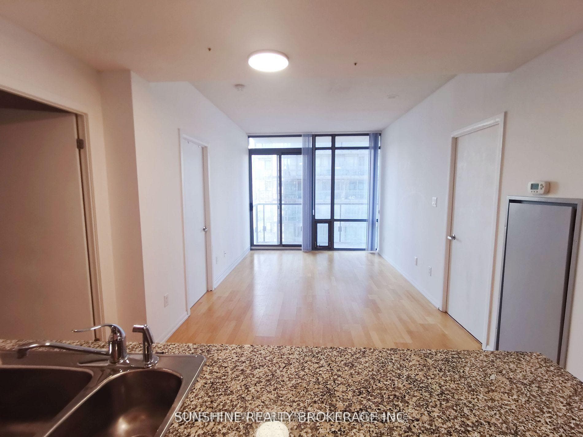 37 Grosvenor Street Unit 3308 photo 7