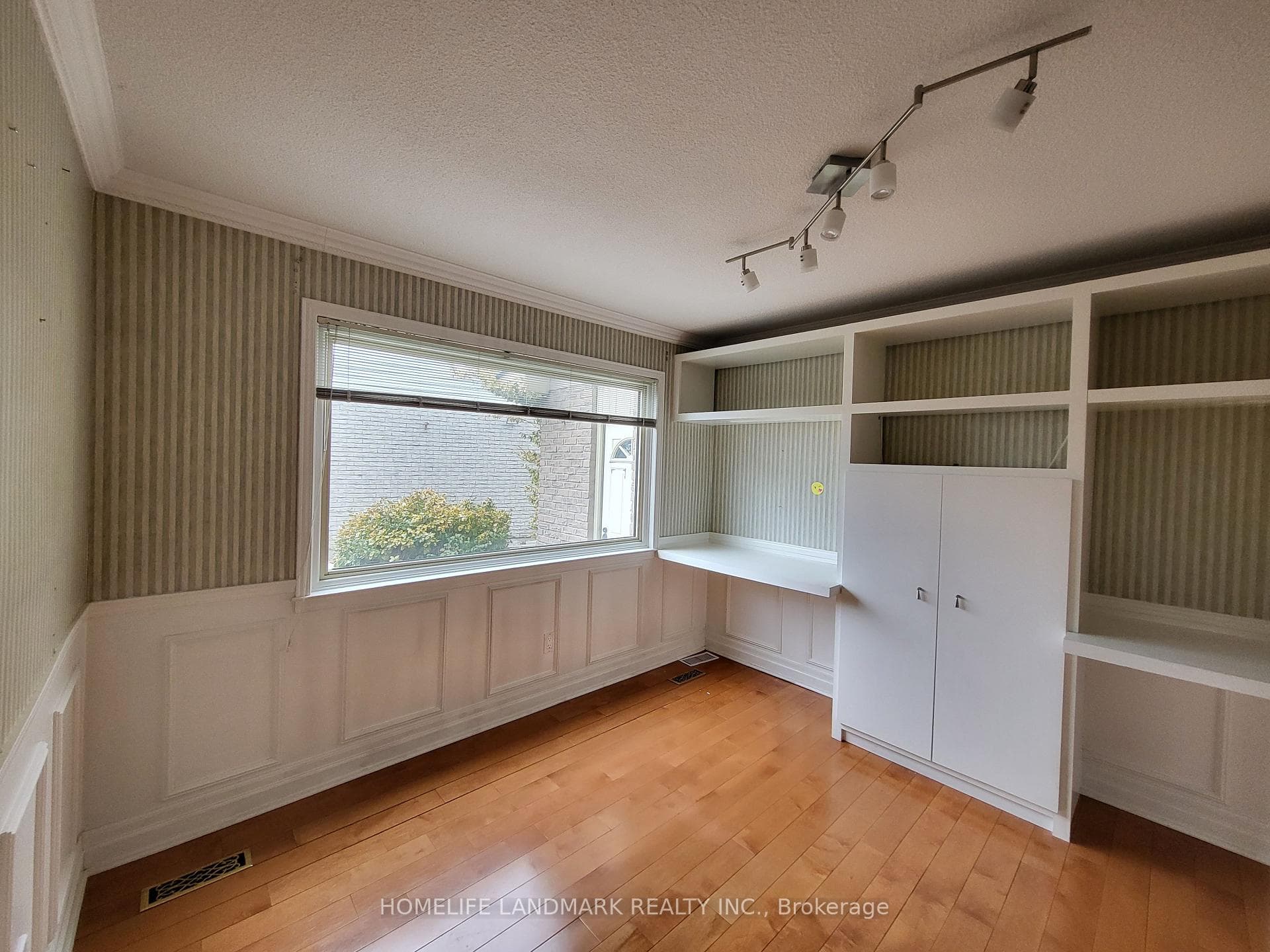 107 Bolland Crescent photo 5