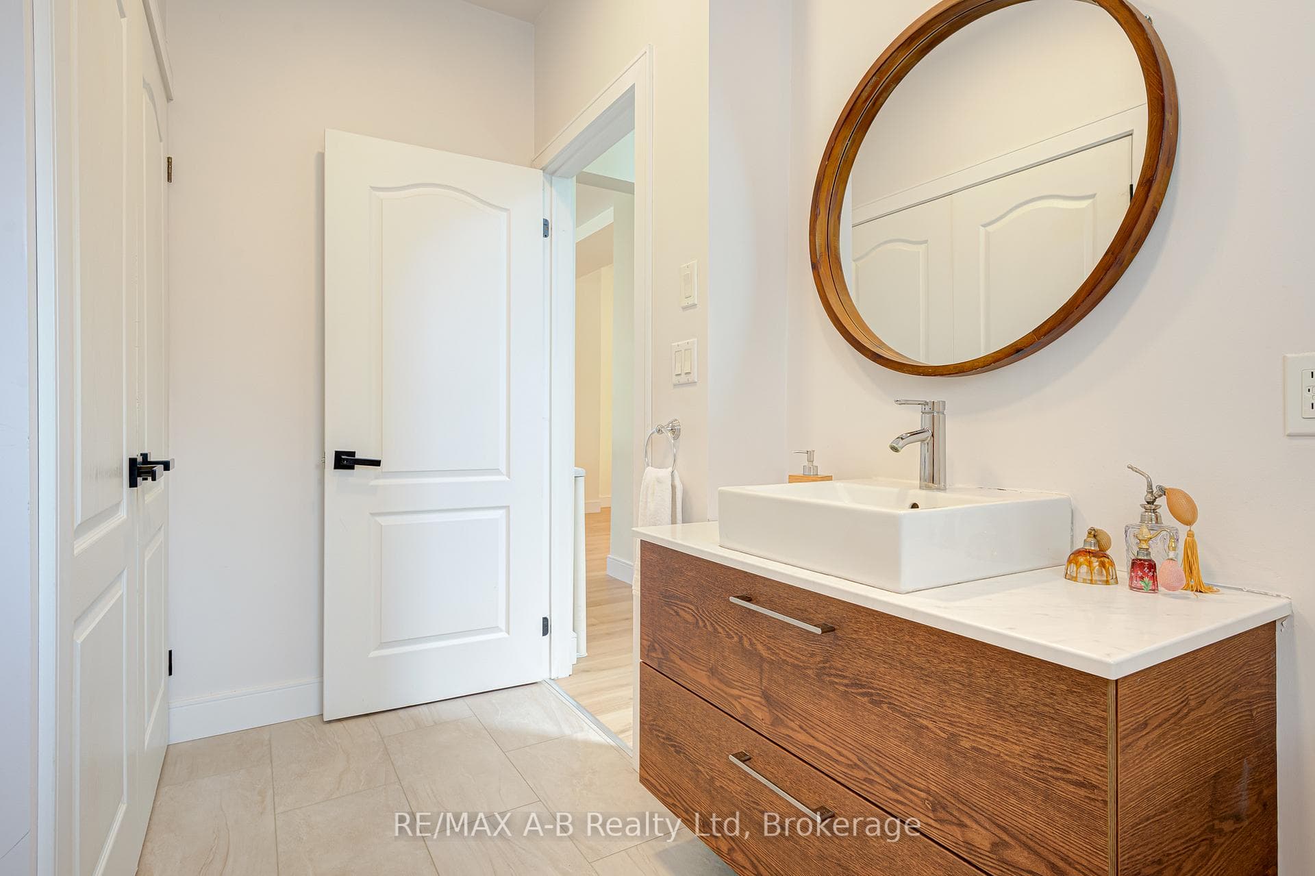 261 Albert Street photo 26