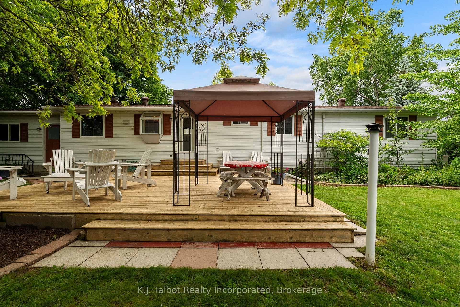 232 Picton Street photo 39