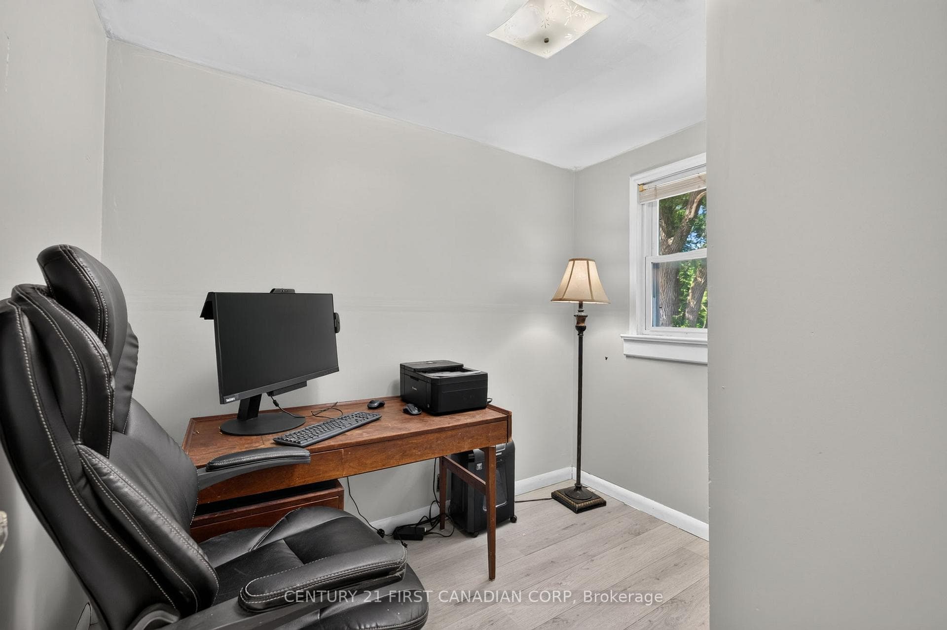 297 Stephen Street photo 32