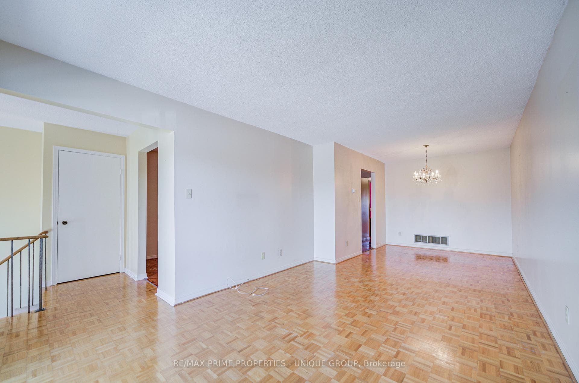 Upper living/dining