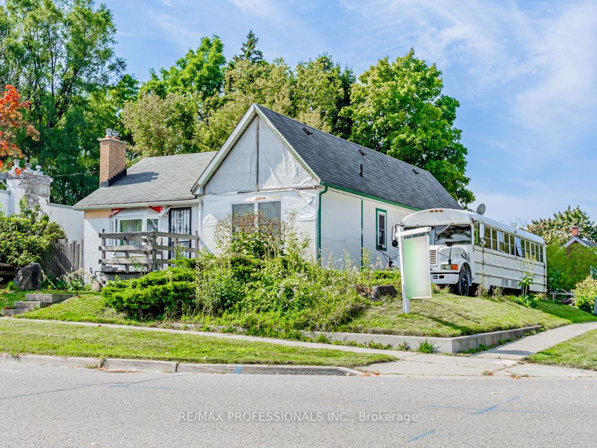 600 Athol Street photo 11