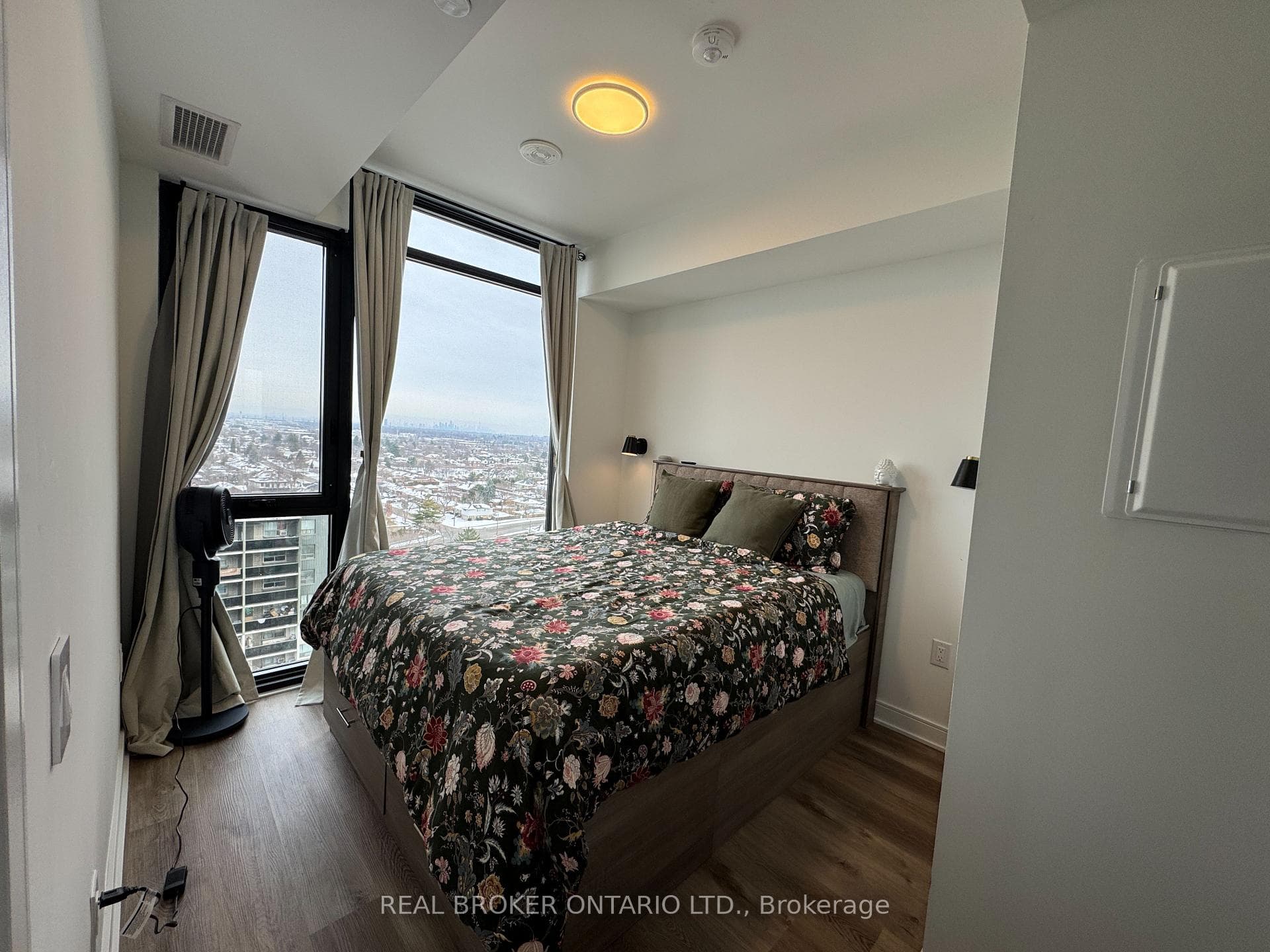 86 Dundas Street Unit 1412 photo 8