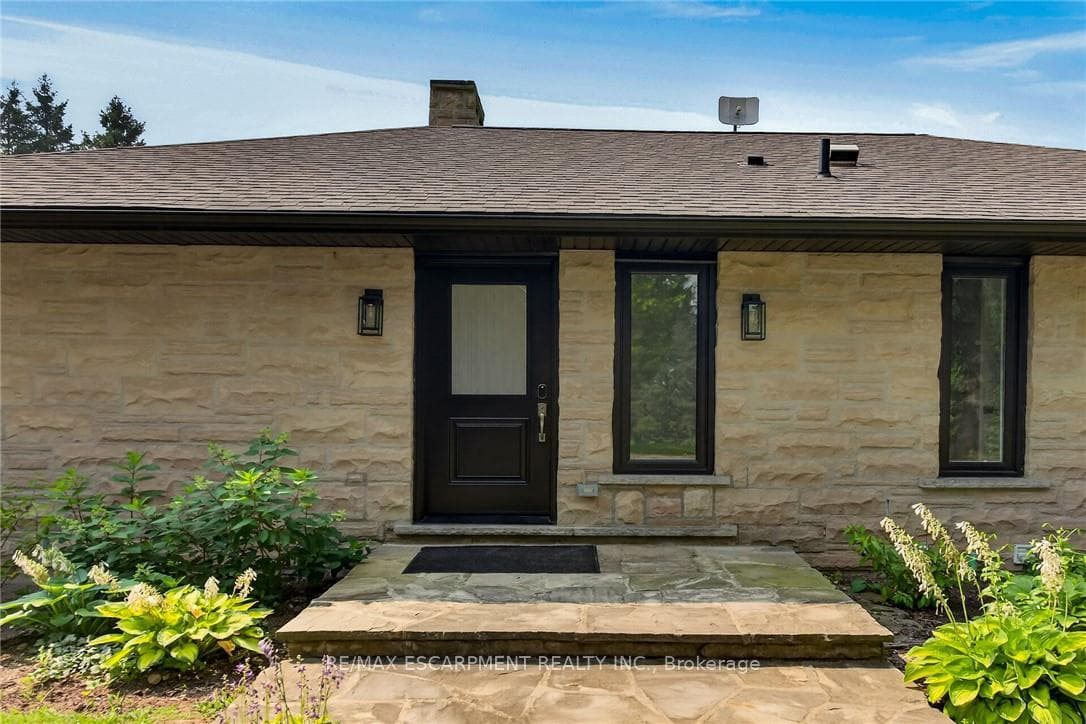 1376 Mineral Springs Road photo 4