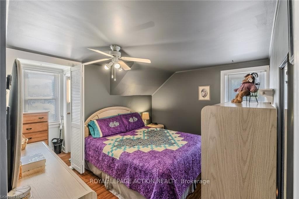 19 Lyndsay Street photo 32