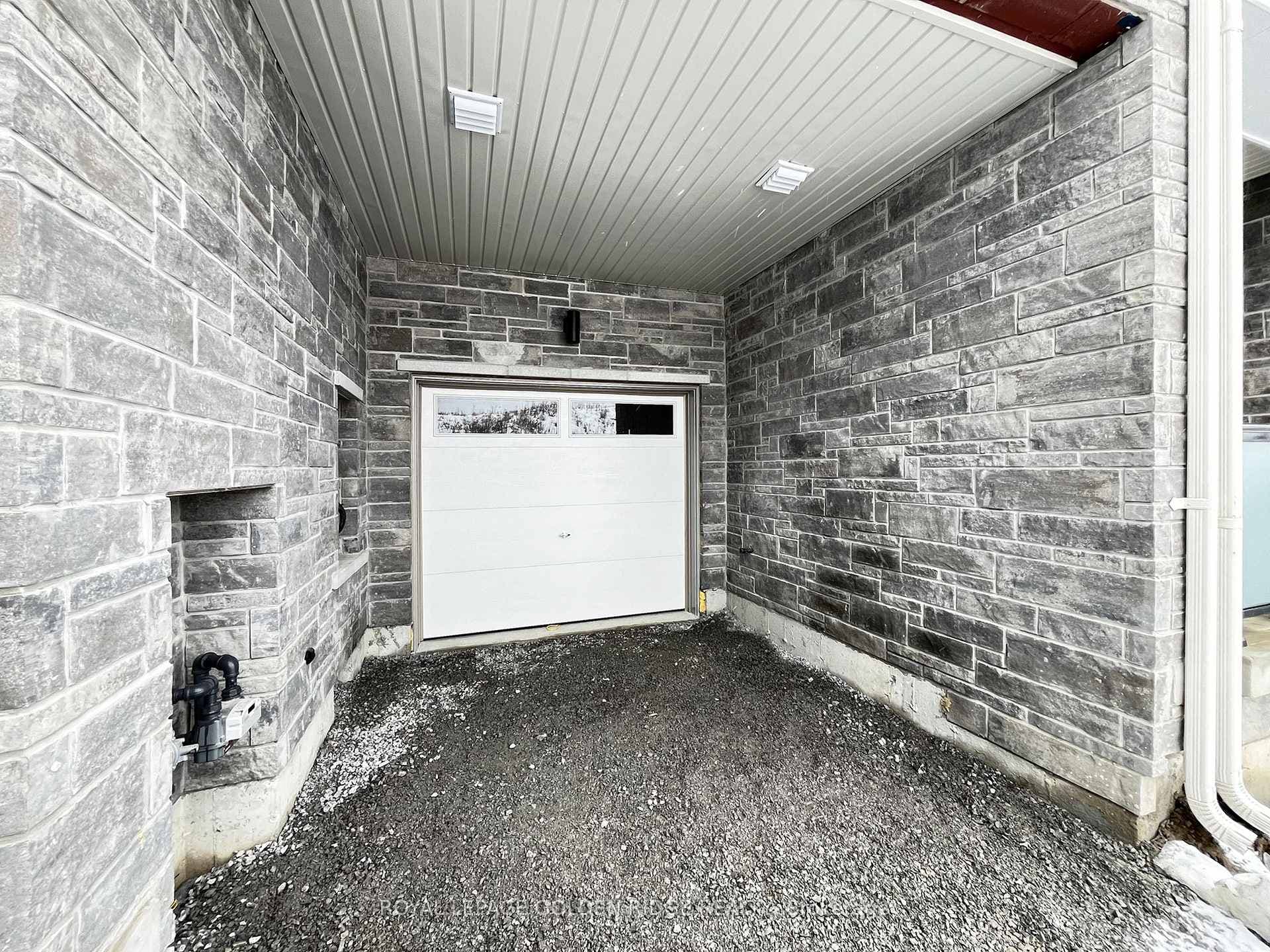 34 Azure Drive photo 3