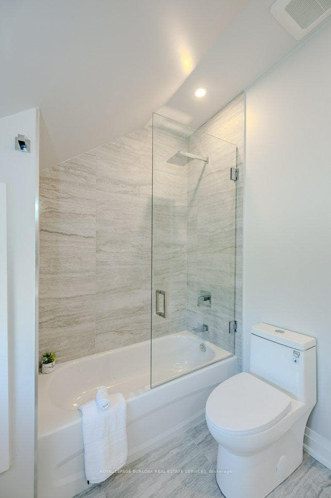 554 Clark Avenue photo 34