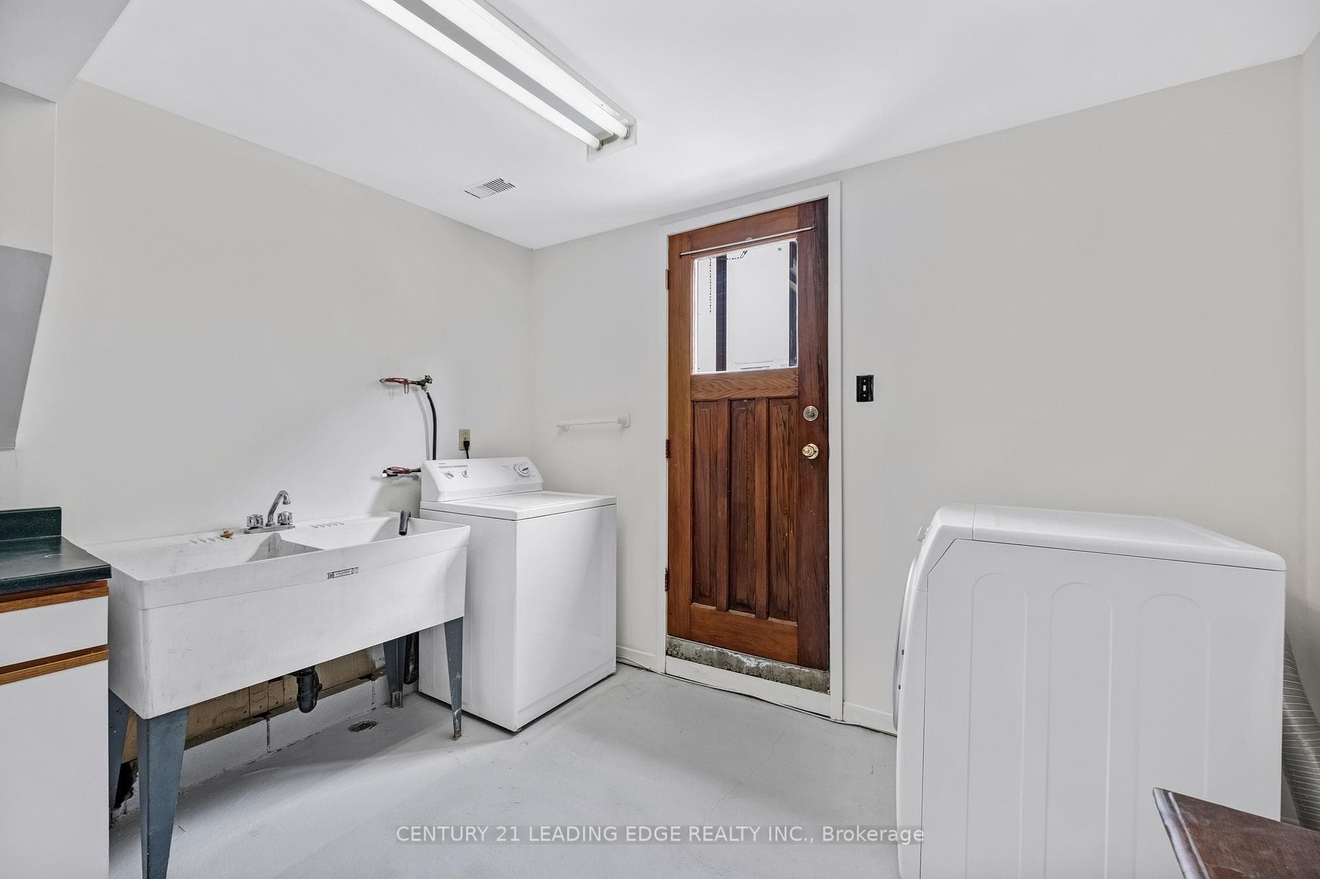 121 Twyn Rivers Drive photo 32