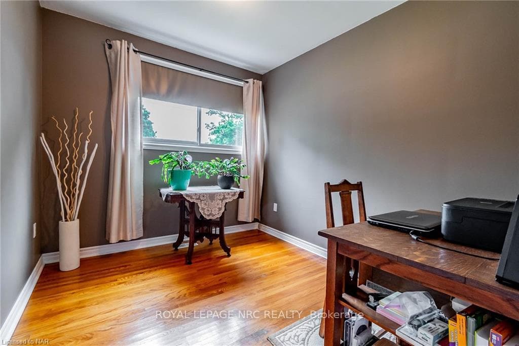 Bedroom, original hardwood