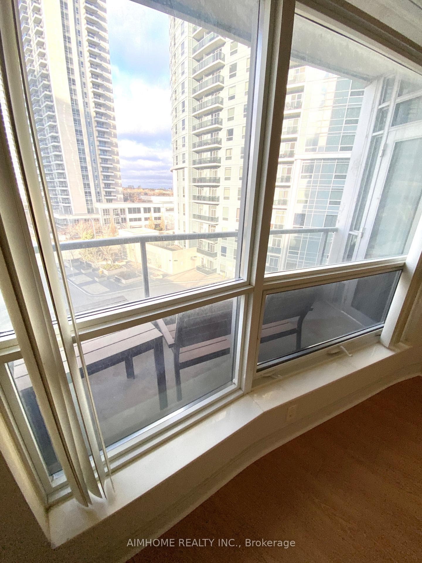 125 Village Green Square Unit 510 photo 23