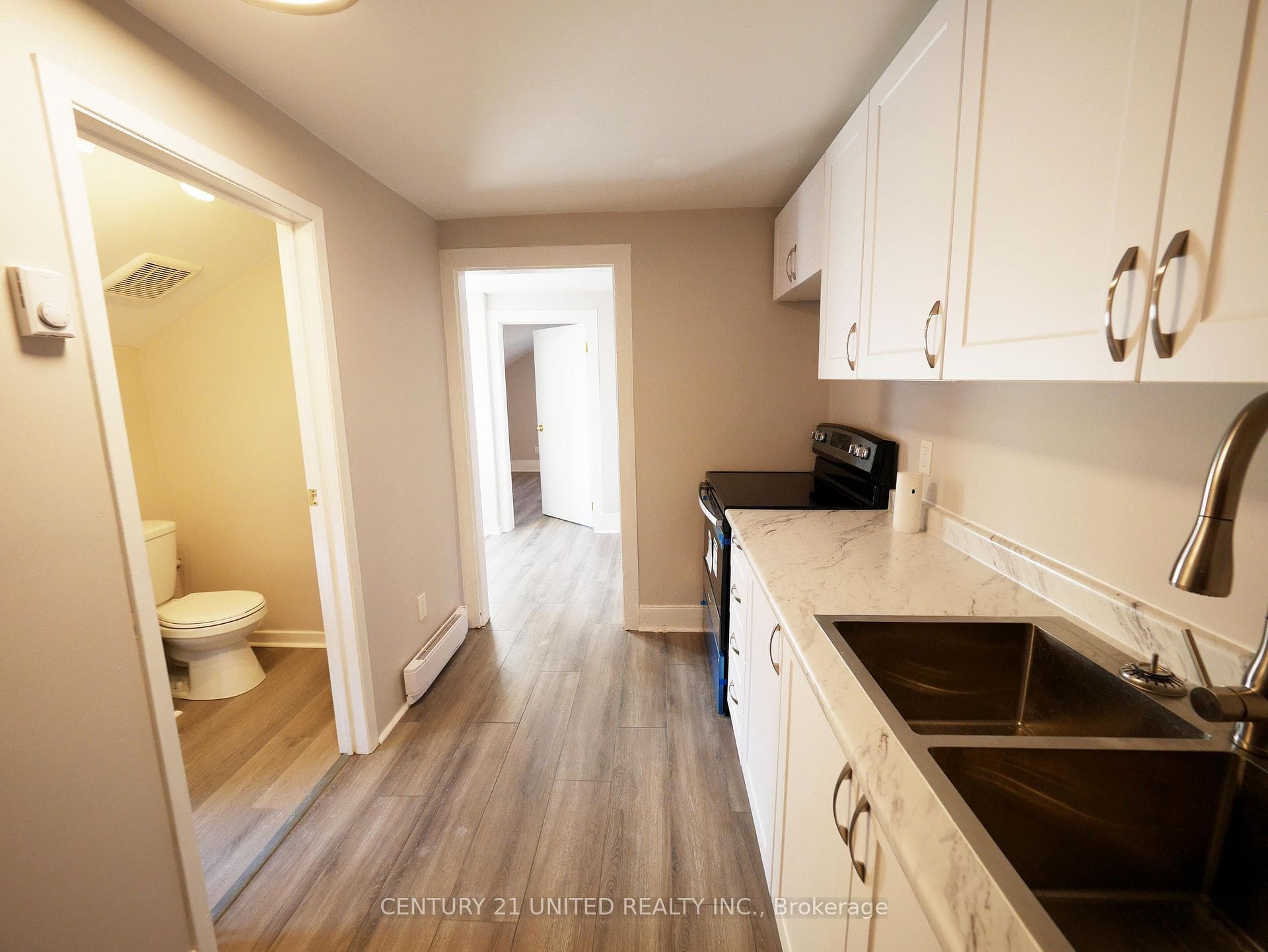 381A Queen Street photo 4
