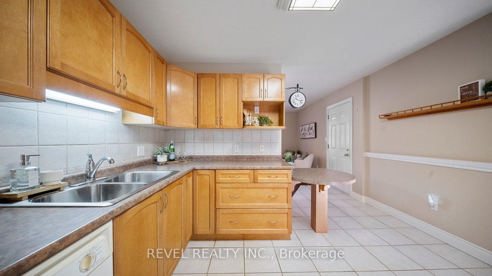 356 Grand River Avenue photo 14