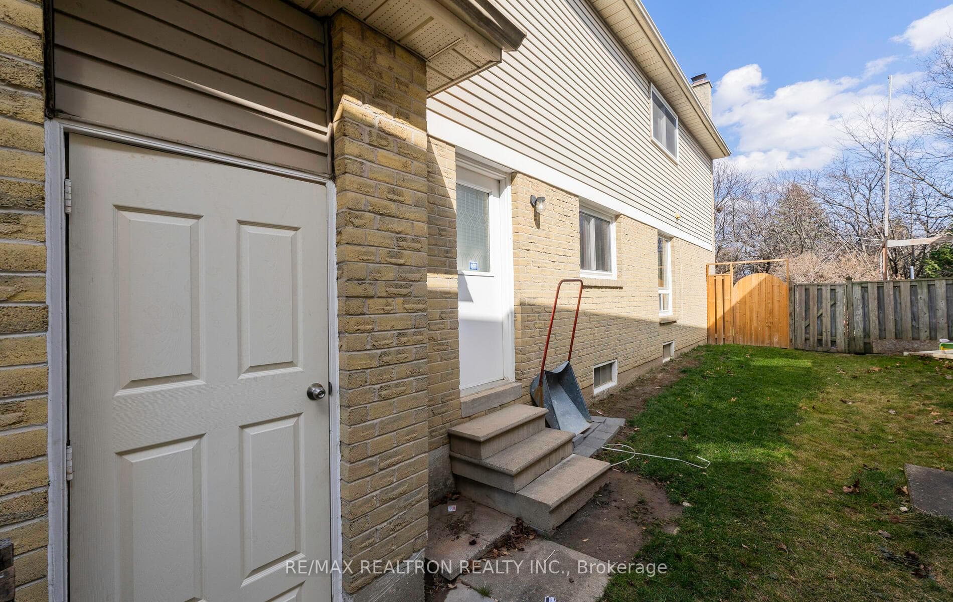 69 Colvin Crescent photo 35