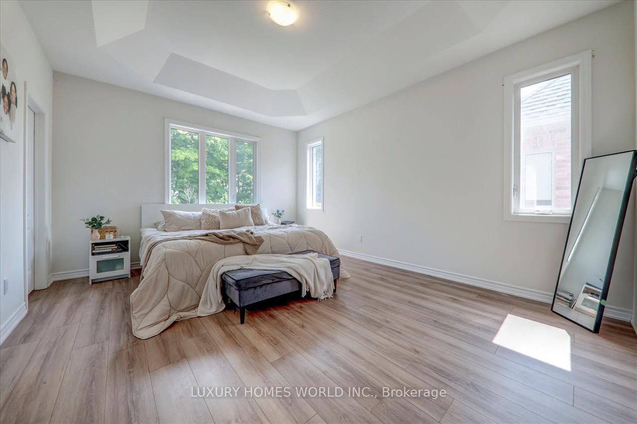 85 Hickling Lane photo 21