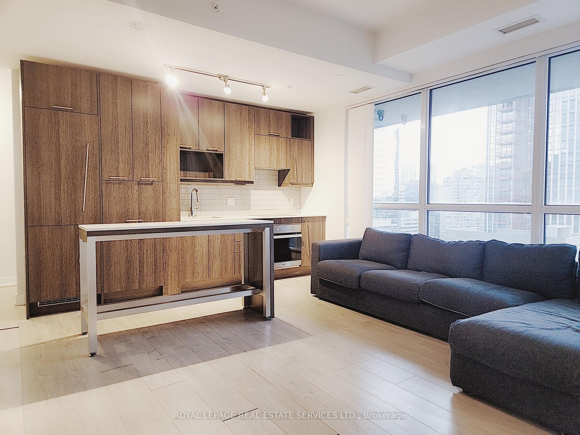 30 Nelson Street Unit 1806 photo 1