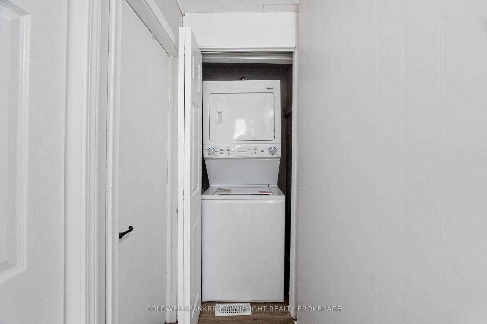 82 LONDON Road photo 21