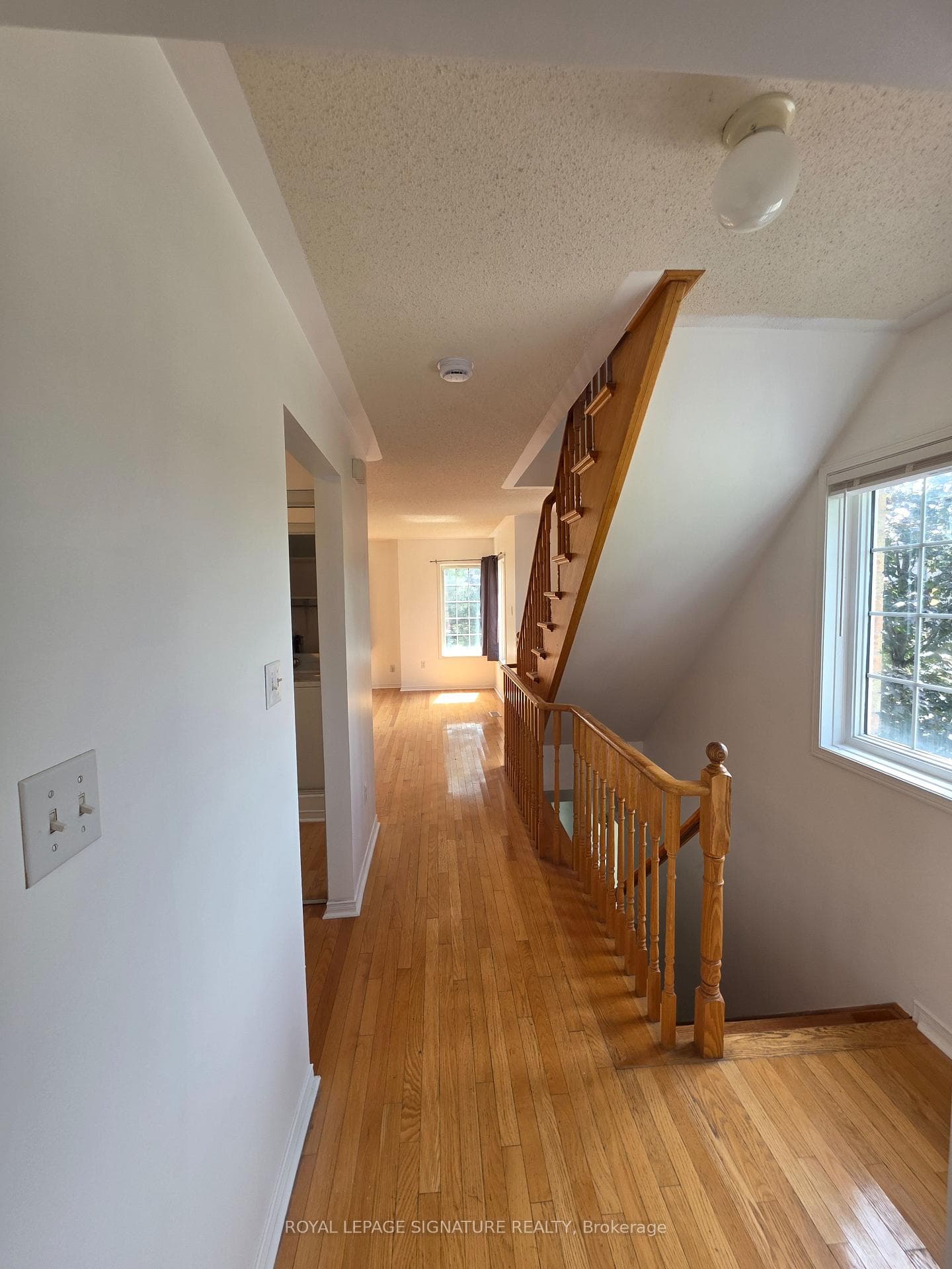 98 Birdstone Crescent photo 5