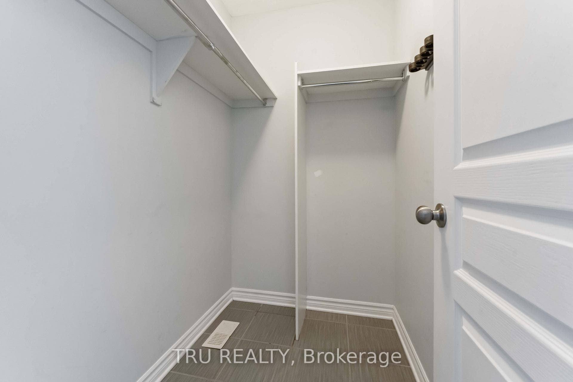 161 Claridge Drive photo 21