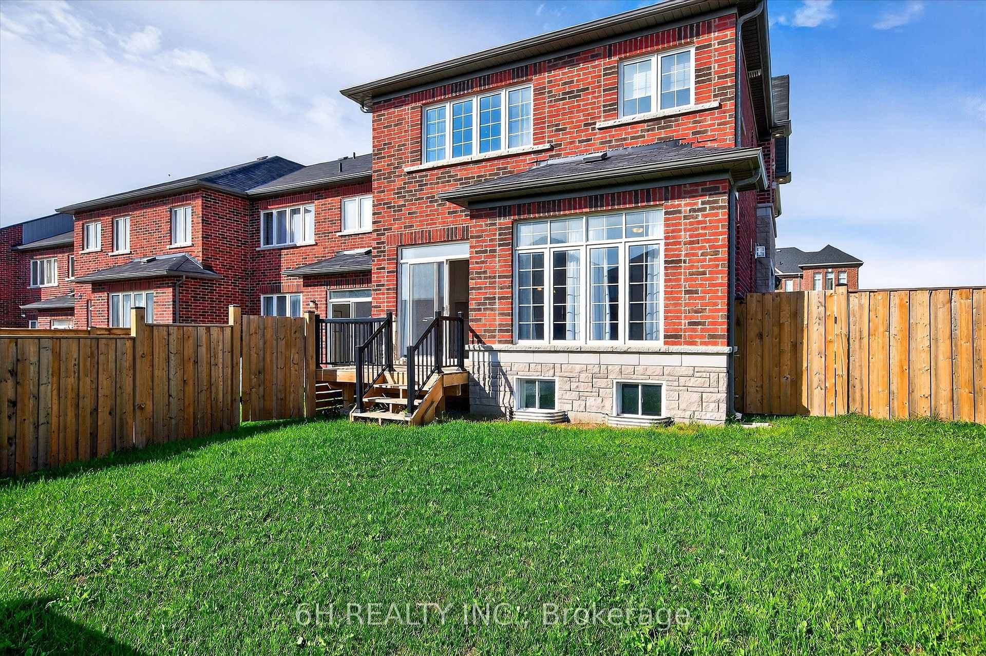 14 FERNRIDGE Heights photo 45
