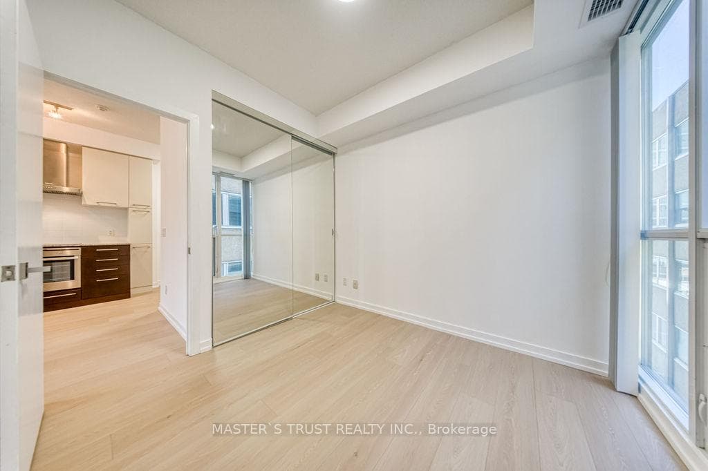770 Bay Street Unit 1002 photo 23