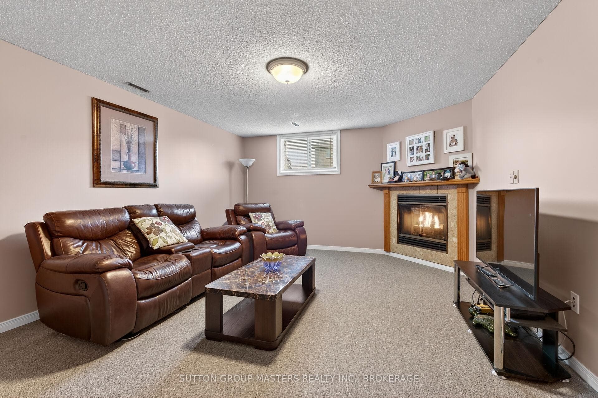 1080 Palmerston Crescent photo 23