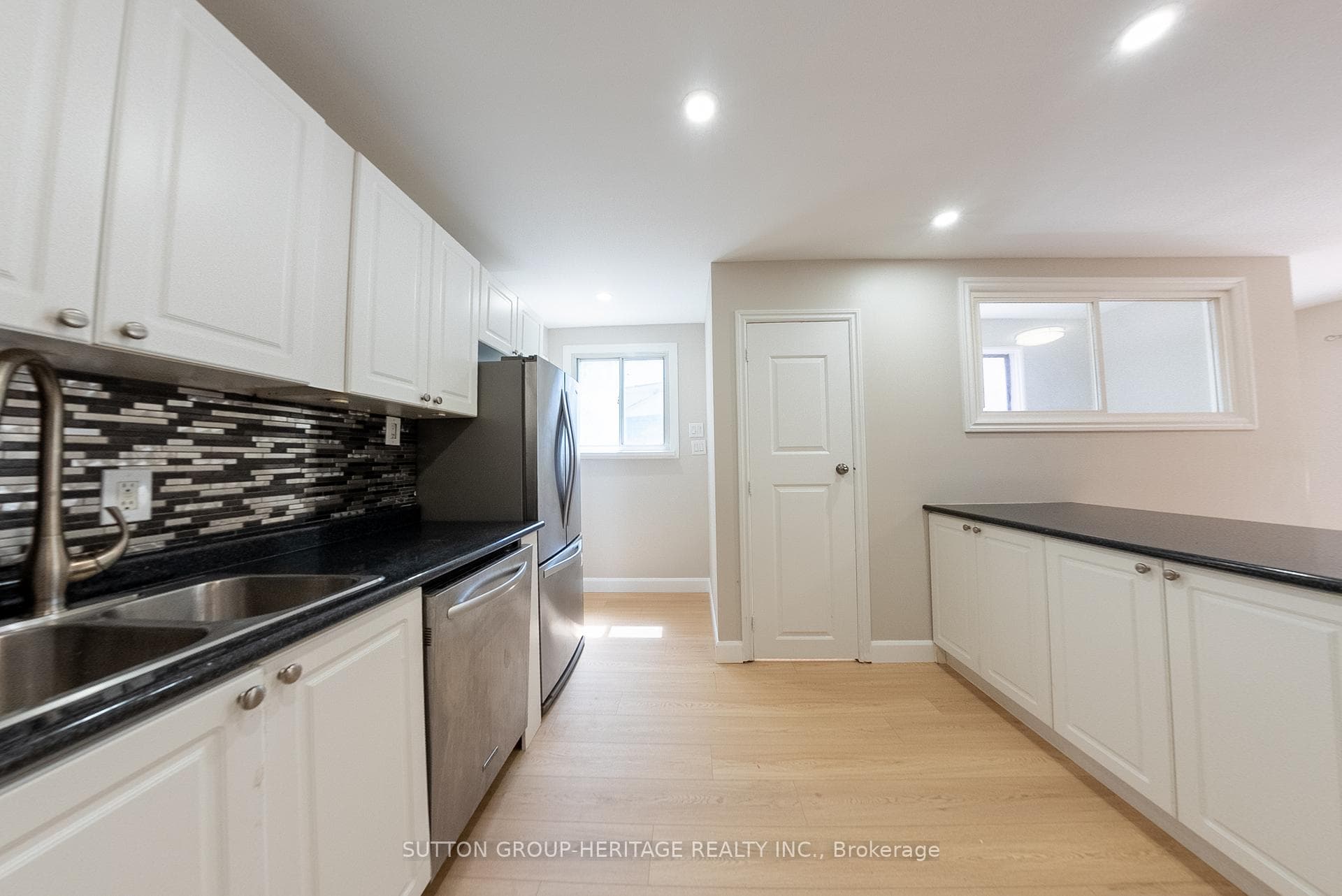 661 Annland Street photo 10