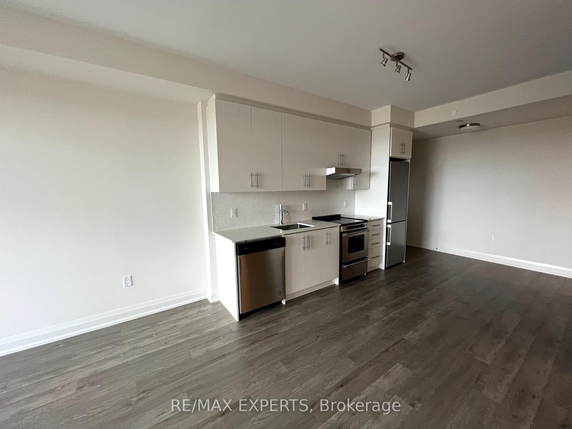 212 King William Street Unit 602 photo 3
