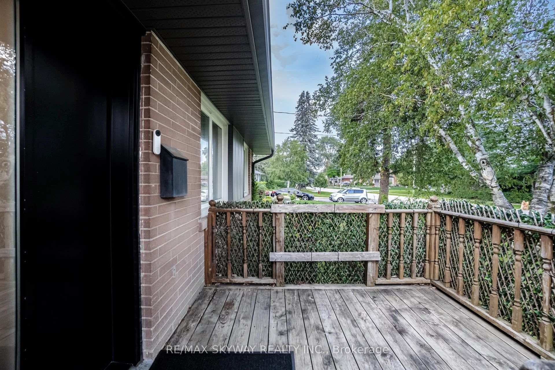1111 Pinegrove Road photo 4