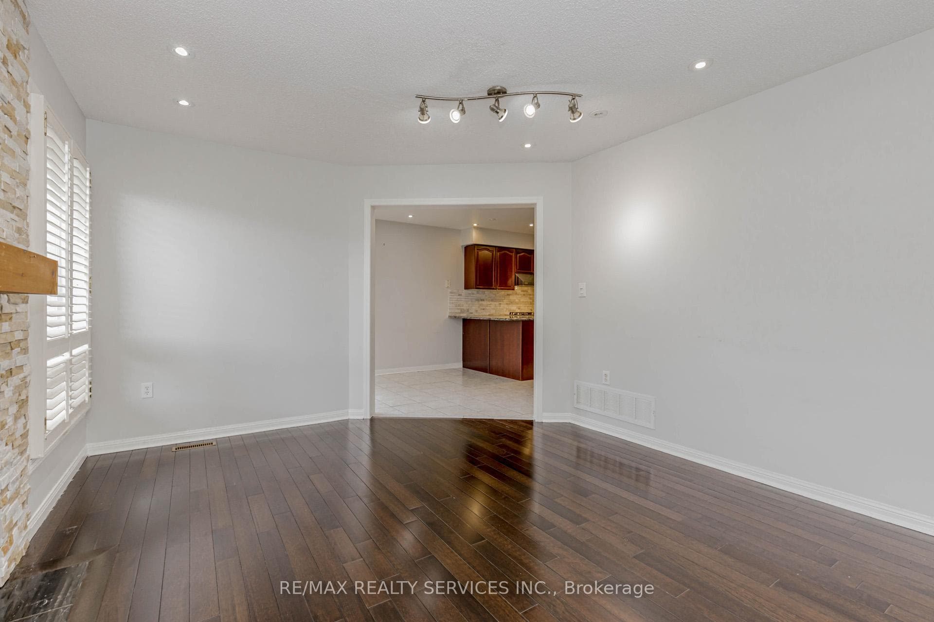 106 Narrow Valley Crescent Unit Upper photo 13