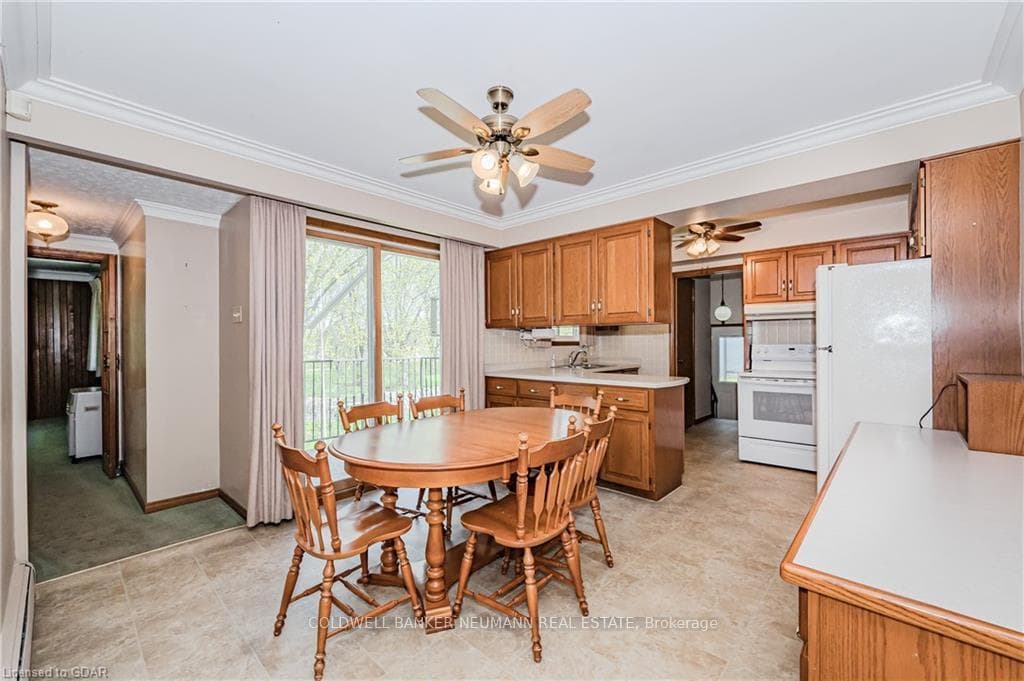 33 Applewood Crescent photo 5