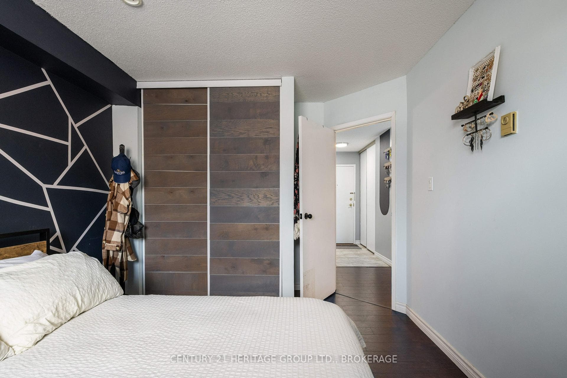 561 Armstrong Road Unit 211 photo 15