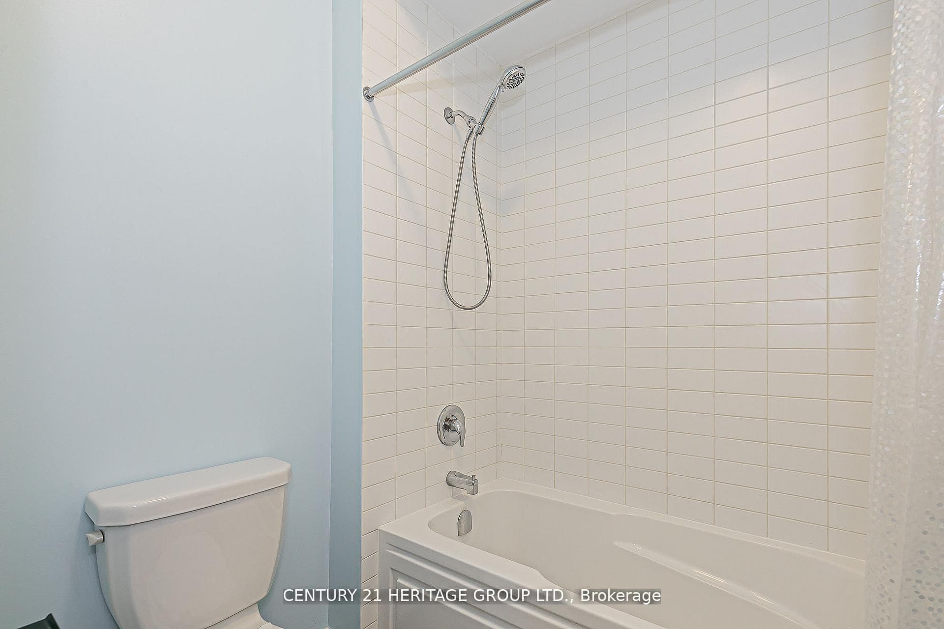 2 Roy Harper Avenue photo 25