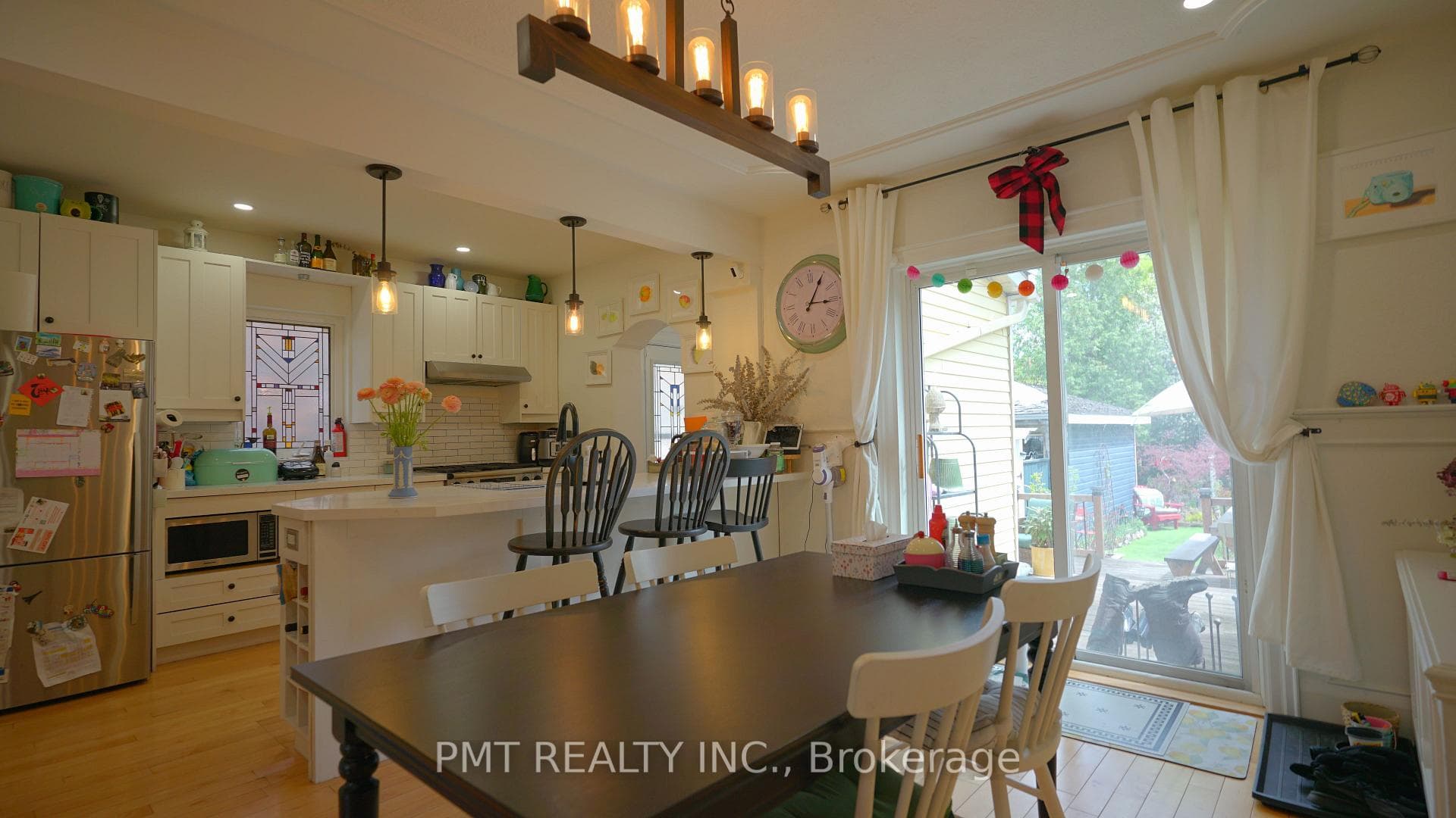 581 Soudan Avenue photo 9