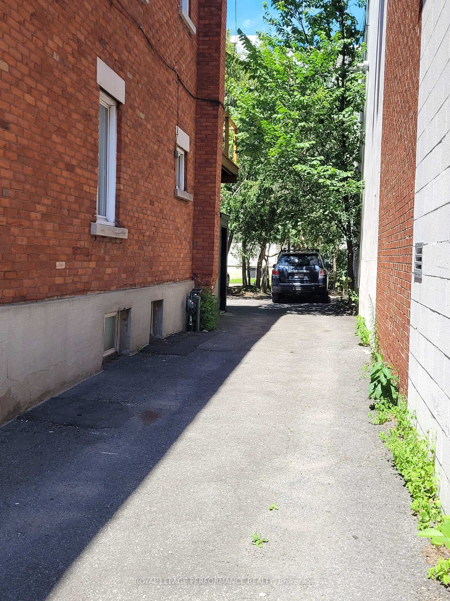 Driveway to the rear parking area