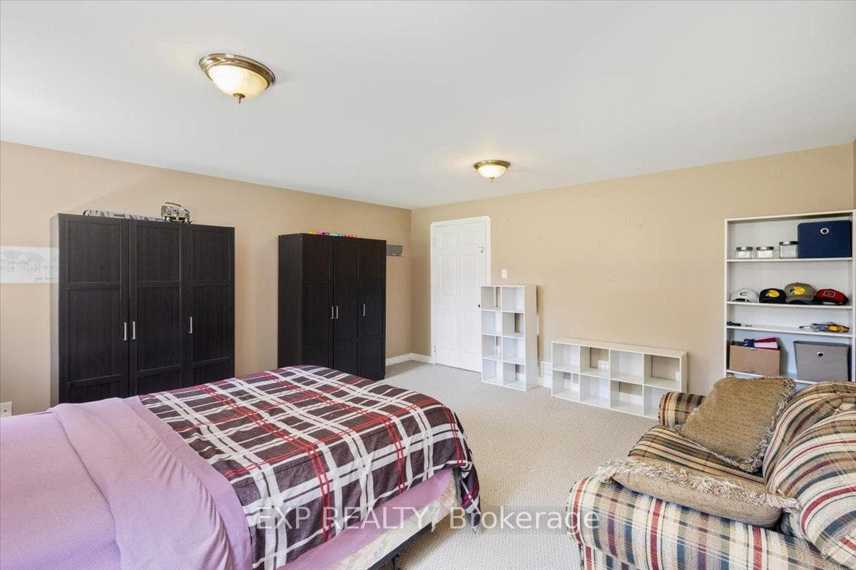 122 1/2 Railway Avenue photo 35