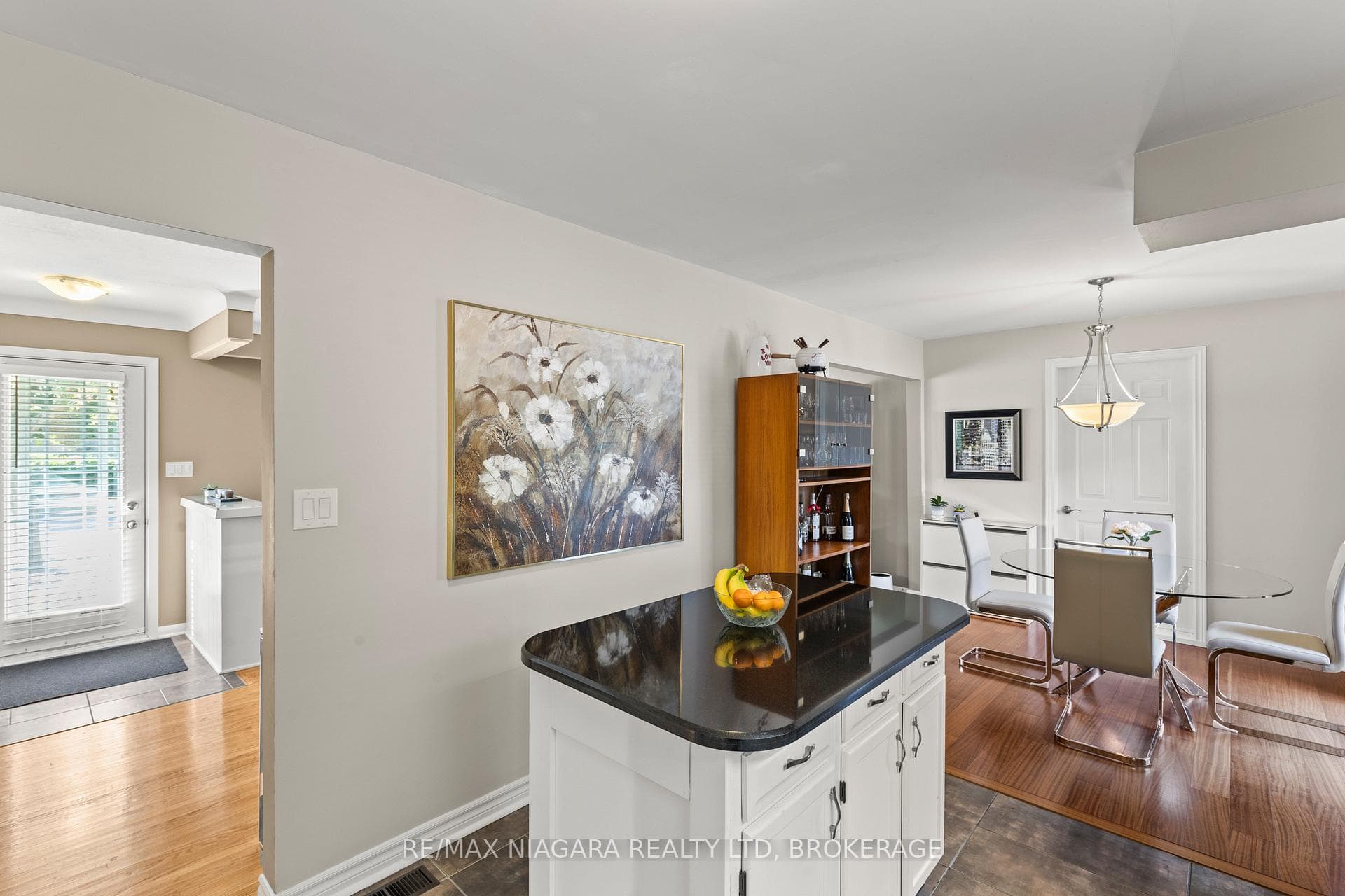 4 Willow Street photo 15