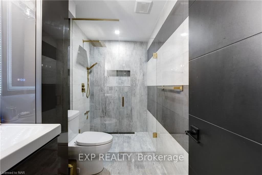 300 RICHMOND Street Unit 17 photo 39