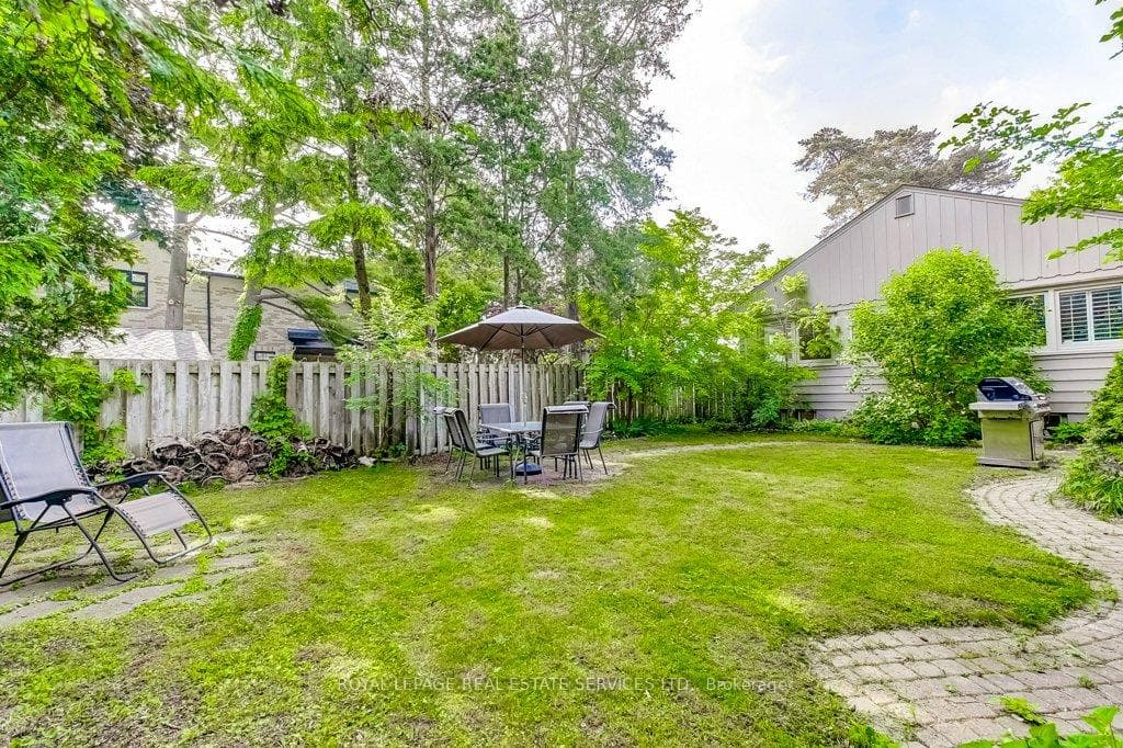 1063 Lorne Park Road photo 38