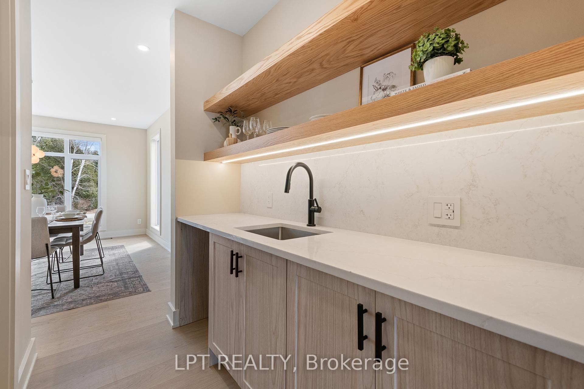 15 Briggs Avenue photo 9