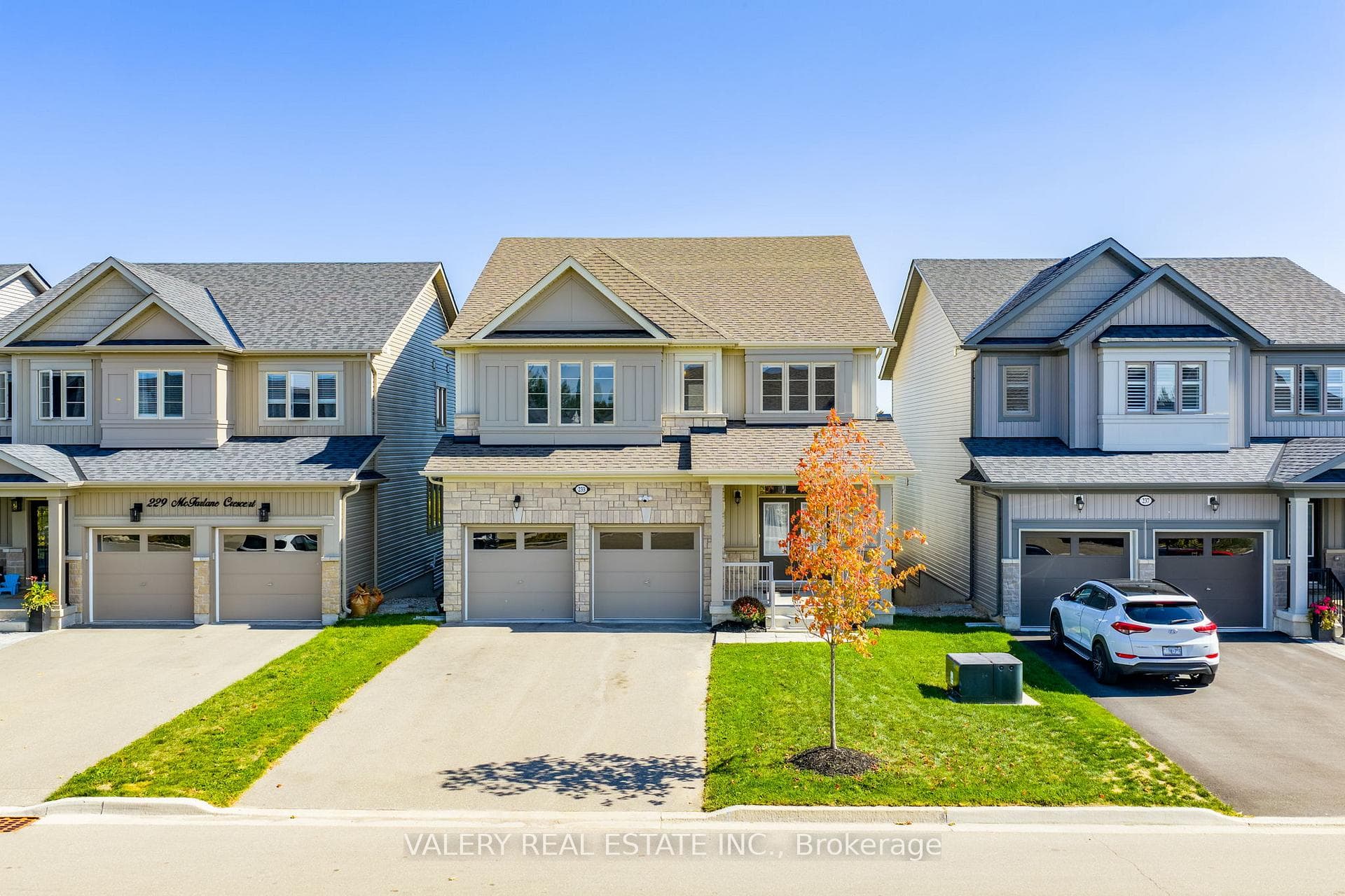 233 Mcfarlane Crescent photo 2
