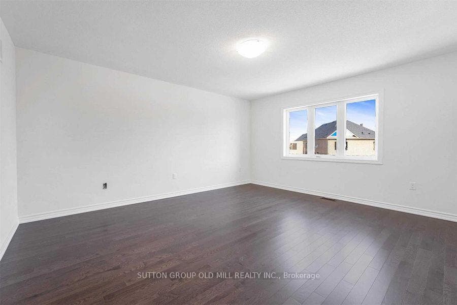 41 Ferragine Crescent photo 33