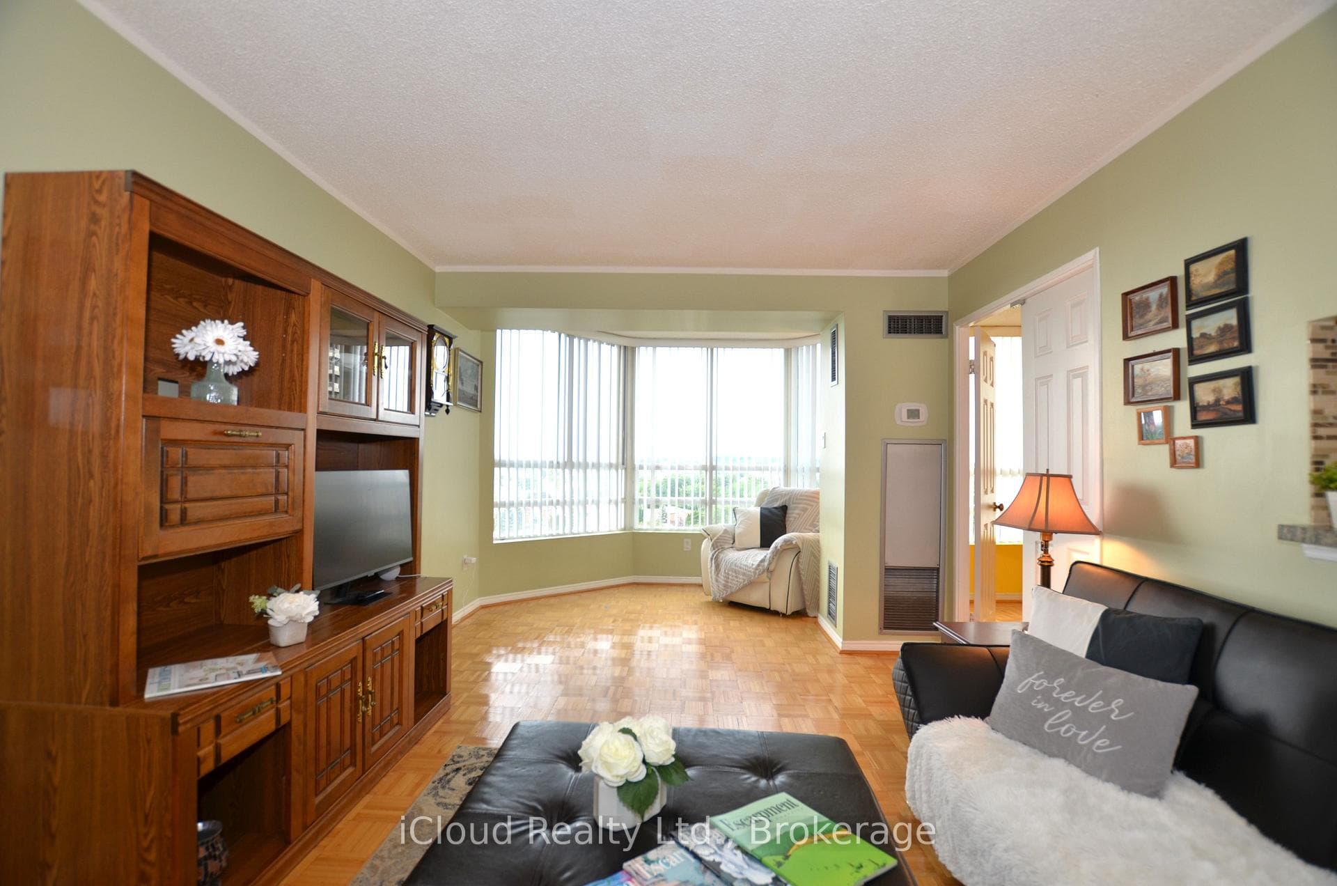 50 Kingsbridge Garden Circle Unit 915 photo 4