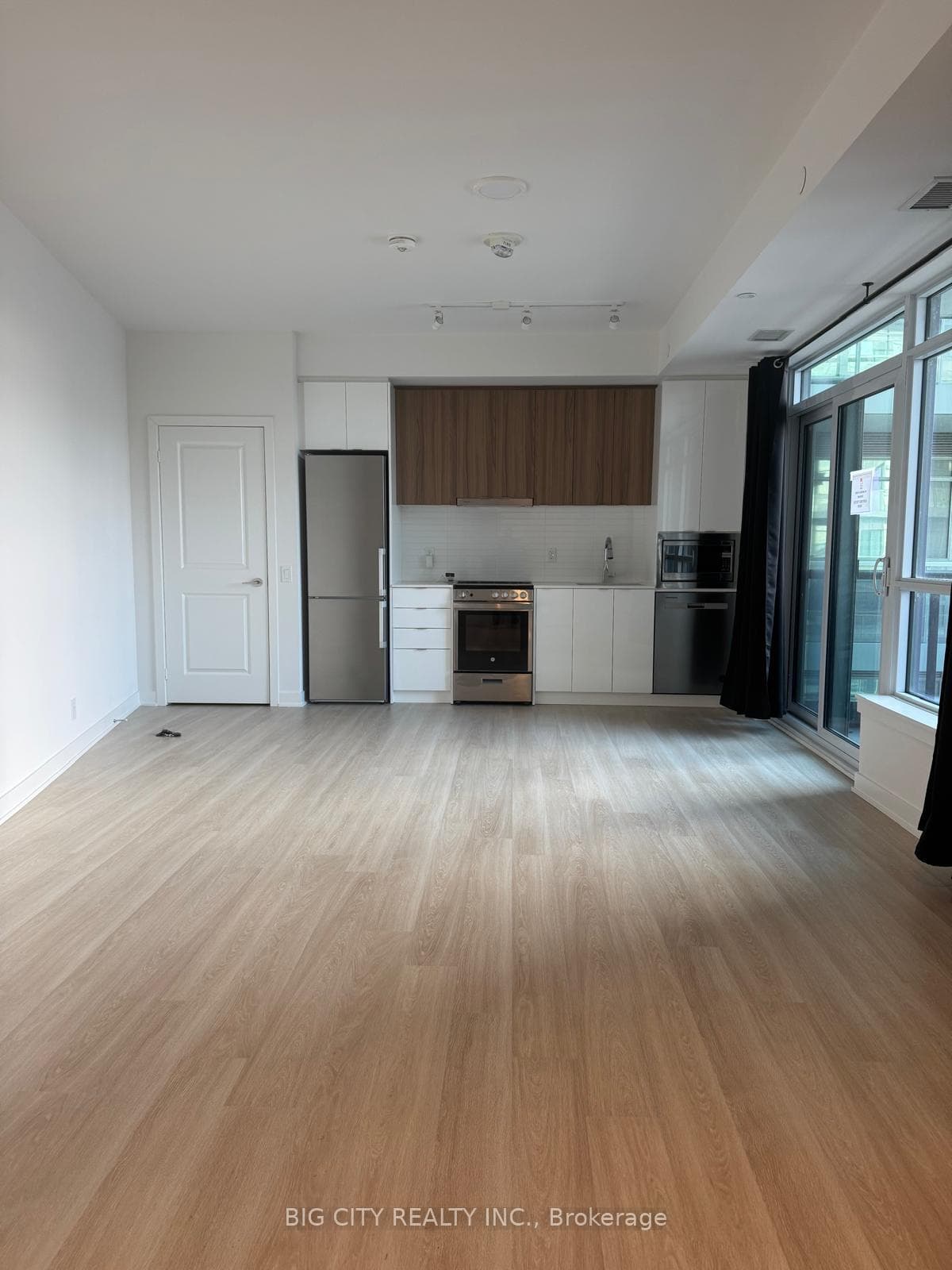 30 Upper Mall Way Unit 621A photo 3